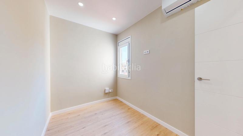 Foto 160d6586-3ce5-417c-85a7-cac39b557954. Àtic amb calefacció a Sant Antoni Barcelona