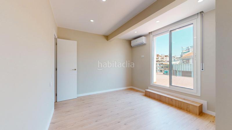 Foto 4c0d4dcf-26a4-4d03-8251-36fa15cfc3b6. Attico con riscaldamento in Sant Antoni Barcelona
