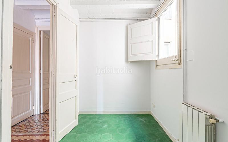 Foto b27241f2-dc40-4a1f-bb50-d74150608bb1. Piso en Raval Barcelona