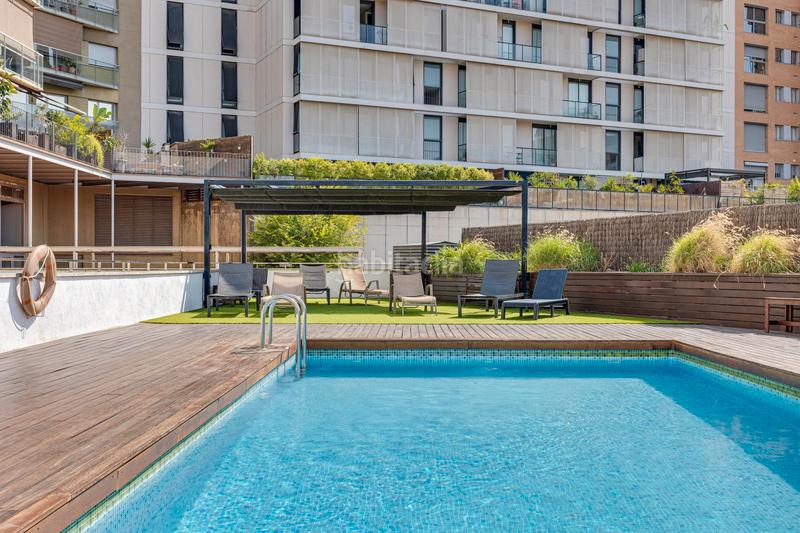 Foto ad3b52a9-9db0-48e0-8b7c-fd4abf432af1. Piso fantastica zona comunitaria con piscina ¡ en Barcelona