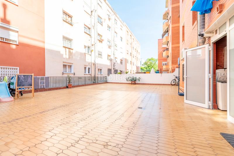 Foto a10d6974-f904-42f1-9653-f364ff403675. Piso super terraza en meridiana! en Prosperitat Barcelona