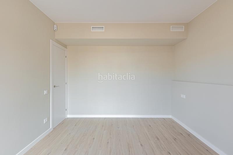 Foto 93f1ef2a-f1b8-4a52-9d29-44149b6853cb. Piso planta alta reformada a estrenar ¡ en Sants Barcelona