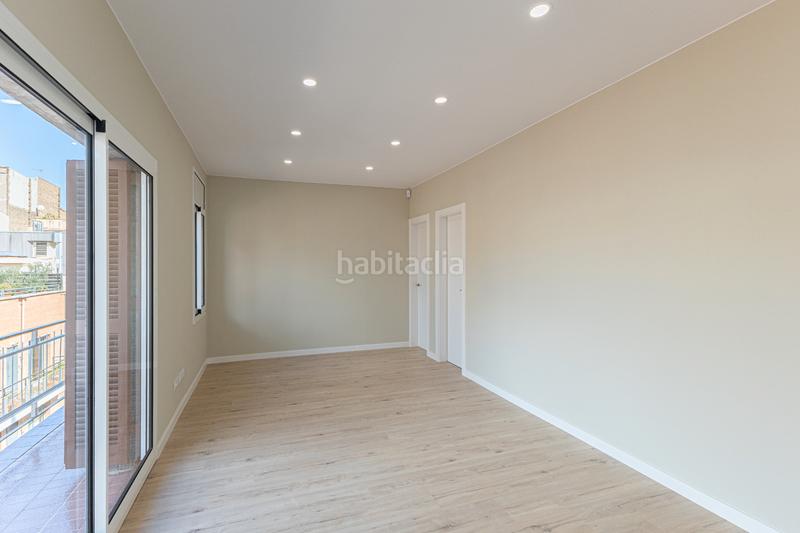Foto 9482f5a4-8973-4d74-9e7a-0ef4b61dda87. Piso planta alta reformada a estrenar ¡ en Sants Barcelona