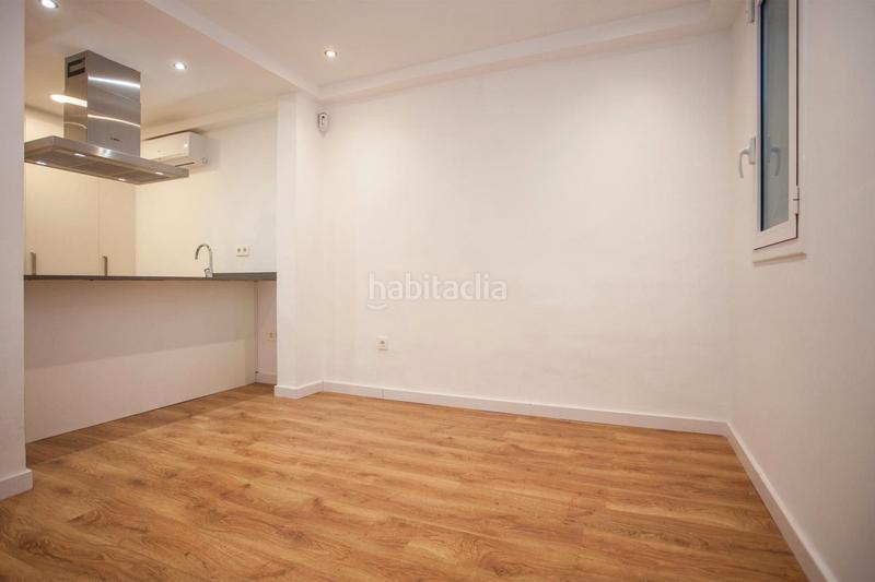 Foto 3ae383fb-3cb5-4a93-afc2-243188b1bc40. Flat with heating in Raval Barcelona