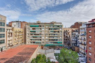 Pis  Carrer de la marina. Planta alta muy luminosa !!!