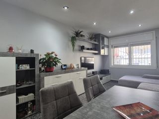 Pis  Carrer del llobreg�s. 3 habitaciones en buen estado �