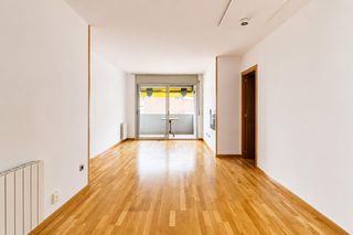 Piso  Passeig de lormont 6. Luminoso zona tranquila�