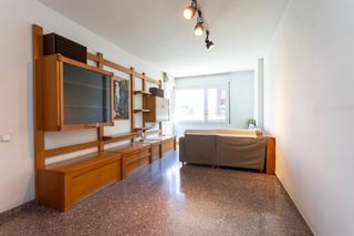 Flat  Carrer de las navas de tolosa. 4 habitaciones, 2 baños y balcon ¡