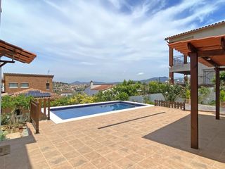 Chalet  Carrer de pi i molist. Excepcional propiedad ¡