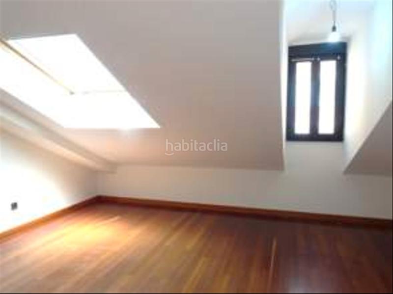 Foto c848c353-9d96-45da-a39f-445ecfcdb303. Alquiler piso bajocubierta en Centro Gijón