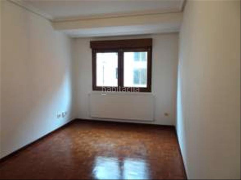 Foto 05cc60d8-f3f3-4566-8dd0-b196e97bc602. Rent flat with heating in El Coto Gijón