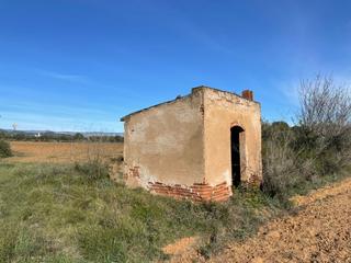 Rural plot in Botarell