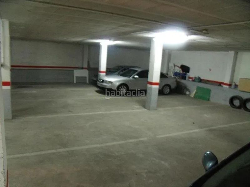 Foto d2c1e5e5-9a87-47d8-960e-86f8de1b3f2a. Aparcament cotxe a Centre Reus