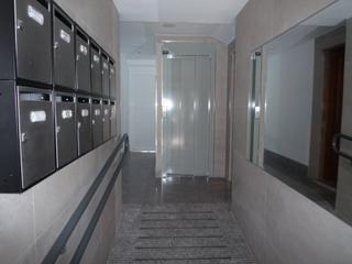 Piso  Calle torres quevedo. Vivienda con acceso directo a patio interior.