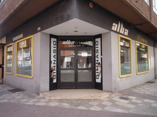Local Comercial a Calle cristóbal pérez pastor 57. Amplio local comercial en chaflán
