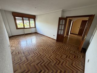 Pis en Versalles. Venta. piso en puerta de la villa.102mts. construidos. 3 dormito