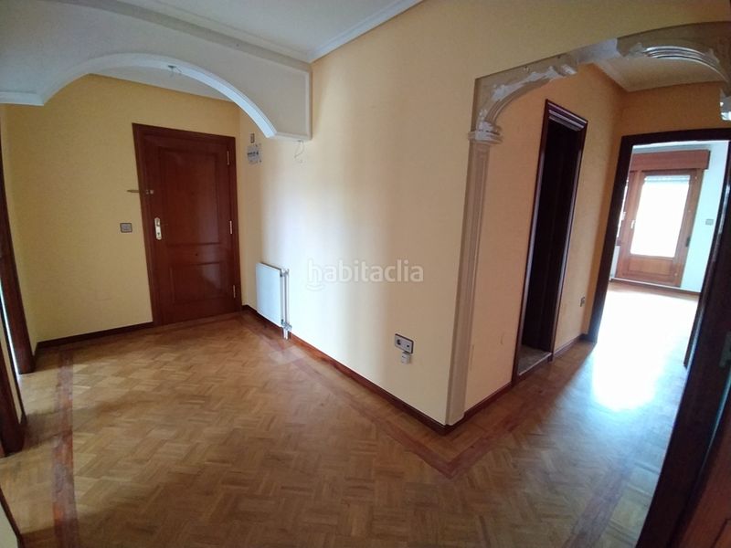 Foto 8c1439d0-c6d5-4365-b11c-1ce3ad99e3e2. Piso venta. piso en puerta de la villa.102mts. construidos. 3 dormitorios, salóncomedor, cocina, 2 baños, despensa y una terraza. en Avilés