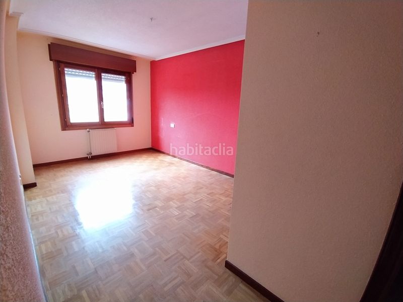 Foto d17345d4-7a10-4556-ac6a-3f09c9545dc1. Piso venta. piso en puerta de la villa.102mts. construidos. 3 dormitorios, salóncomedor, cocina, 2 baños, despensa y una terraza. en Avilés