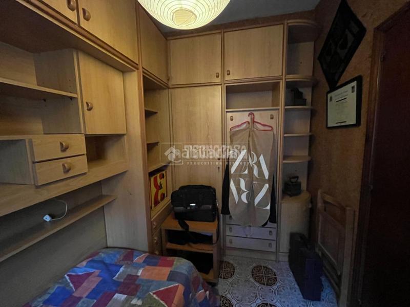 Foto b3bb46fb-b28d-4963-88be-14c801b84550. Ático  en venta en Baix Guinardó Barcelona