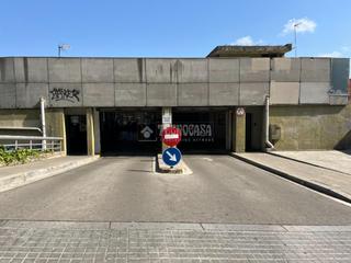Aparcament cotxe a Baix Guinard. Boxplaza de garaje en venta en barcelona