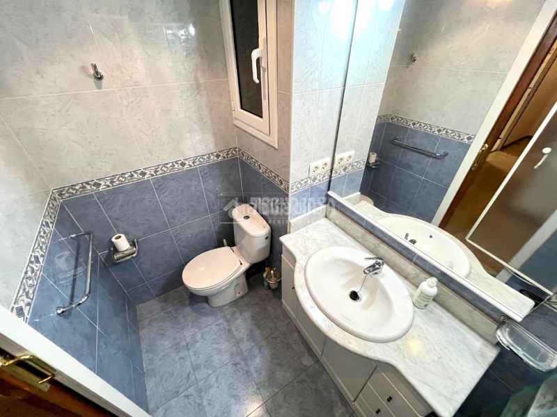 Foto a04b2873-9d31-4505-b9de-25e7197a2c4d. Pis a Can Baró Barcelona