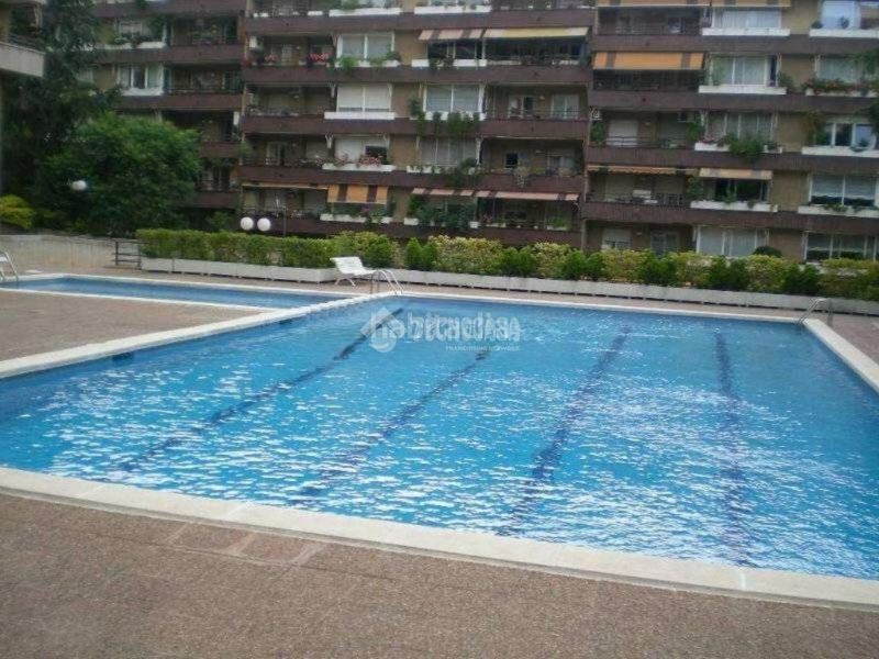 Foto 4b97e96e-ed7b-4d93-9a7b-6dd5c2835234. Pis amb piscina a La Salut Barcelona