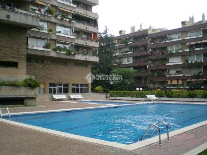 Foto 61d5906c-fa84-4e52-bb68-b233913c0149. Pis amb piscina a La Salut Barcelona