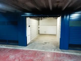 Aparcament cotxe a Carrer de la verge de loreto 51. Parking cerrado al lado policía nacional