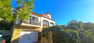 Casa  Carrer versalles. Magnifica casa para entrar a vivir.