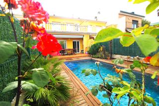 Casa adossada a Llagostera. Bonita casa adosada en llagostera pueblo