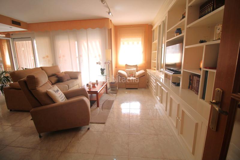 Foto 3b696eea-8a73-4a40-a070-b8224f7dd7cf. Piso amplio piso luminoso en el centro en Centre Lloret de Mar