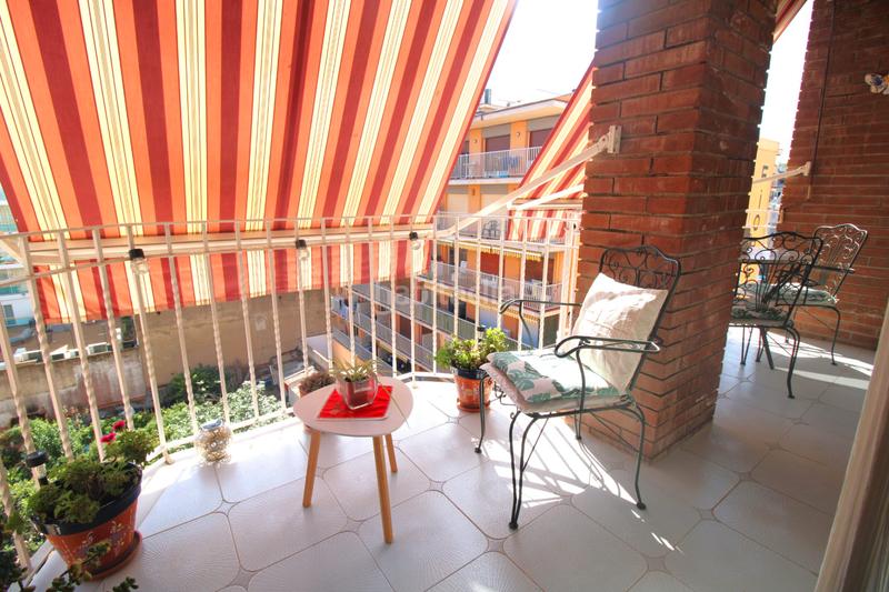 Foto d0ebb9a0-5f58-426c-8ef4-ad2a0e24c391. Piso amplio piso luminoso en el centro en Centre Lloret de Mar