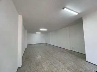 Local Comercial a Calle padre esteban 51. Amplio local en san isidro