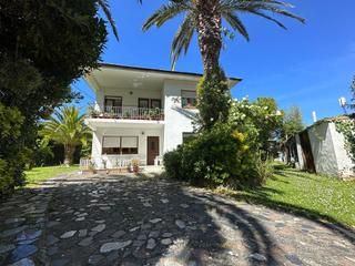 Casa a Helgueras. Casa en venta en helguerasel brusco, 6 dormitorios.