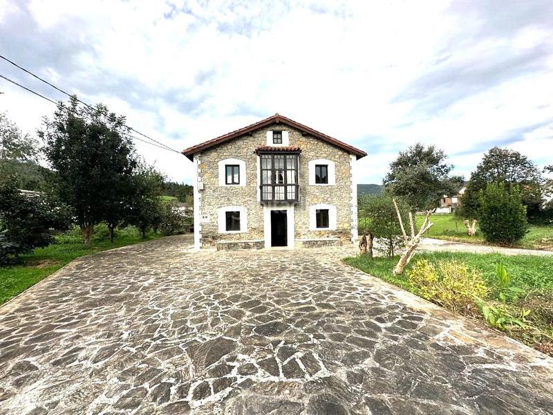 Foto 189b0872-b84c-4cd9-adf9-bd919b9a8ae1. Chalet con riscaldamento parcheggio in Solórzano