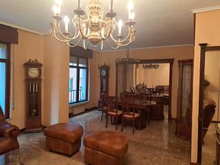 Appartement en Calle julia de la riva 5. Se vende piso amplio y luminoso en el centro de avils
