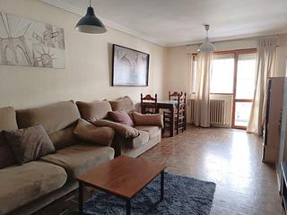 Appartement  Calle valentín calderón. Valentín calderón 4 dormitorios, 2 baños y garaje- sin ascensor.