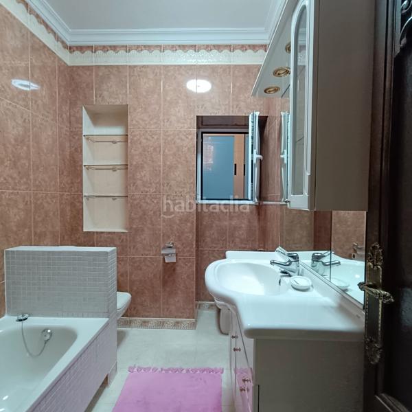 Foto 1e7cb009-d50b-4565-9e86-8db05d67cb01. Piso en avenida principal piso grande y exterior en Palencia