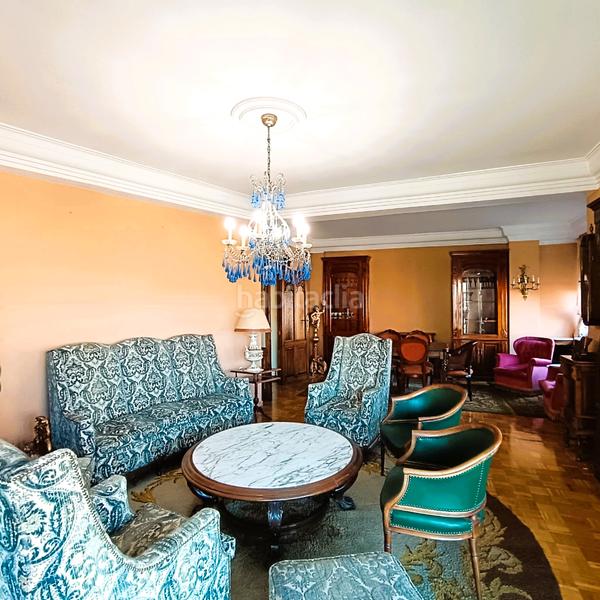 Foto 6d467efe-d70f-45c0-b24a-cc73f4e18dc0. Piso en avenida principal piso grande y exterior en Palencia