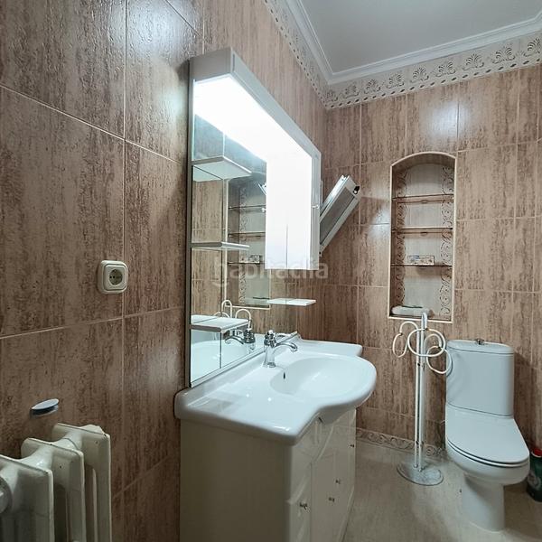 Foto c493d40c-e2ab-42c3-8887-c67ec6cc723b. Piso en avenida principal piso grande y exterior en Palencia