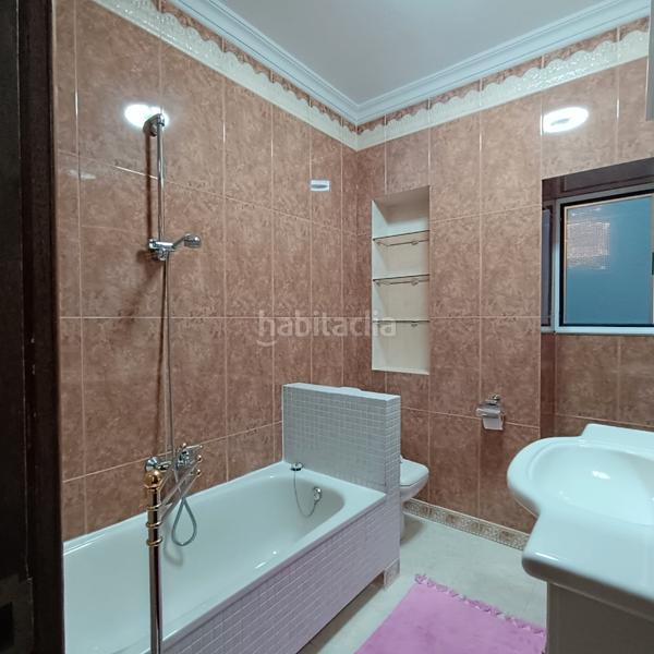 Foto fd0b2235-9ddb-4838-b37c-e38df9982830. Piso en avenida principal piso grande y exterior en Palencia