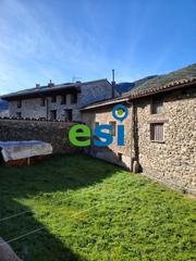 Pis en Aldea azarrulla. Casa rstica con jardn en azrrulla, ezcaray