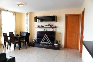 Dplex en Siete Palmas. Luminoso dplex con saln abierto, este ser tu acogedor hogar.