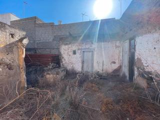 Casa adossada en Valle de los Nueve - El Ejido - Medianas. A construir de nuevo - casa esquinera con garaje y grandes posib
