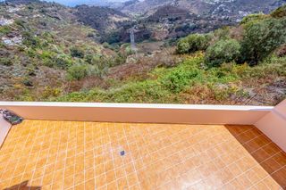 Casa adossada a Teror pueblo. Espectacular vivienda, lista para habitar y olvidarte de grandes