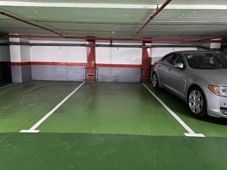 Aparcament cotxe  N/a. Garaje, parking, grande, cntrico