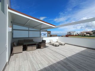 Rent Penthouse  Carretera general. Espectacular atico en la victoria