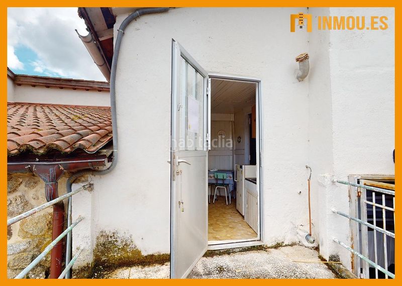 Foto 4e725502-ae3e-4a03-b3d0-ade2a30e8457. Casa adossada a Celanova