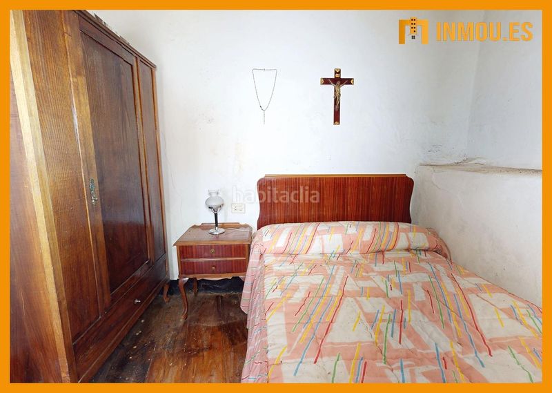 Foto f1fa2945-314e-45de-887d-d16232369aef. Casa adossada a Celanova