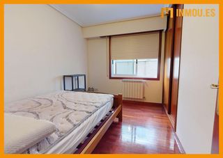 Piso en Celanova. Piso listo para entrar a vivir, con una amplia terraza en o cerc